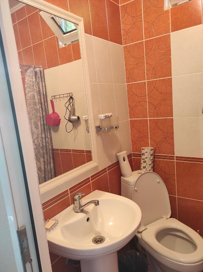 Hotel Гостевой Дом Лума Sukhumi Esterno foto