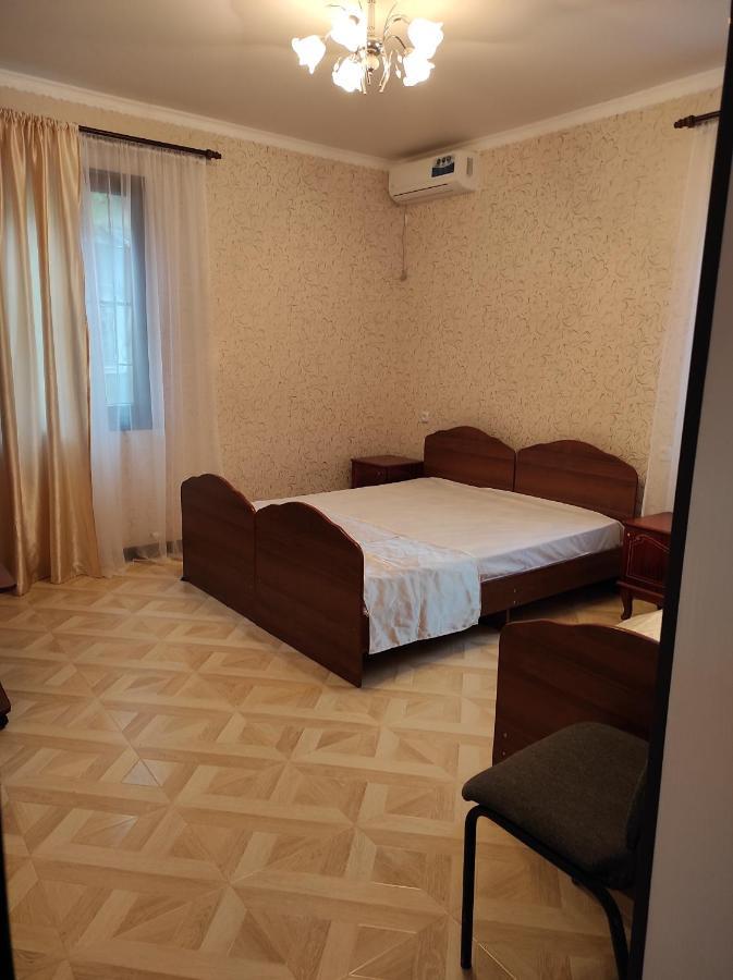 Hotel Гостевой Дом Лума Sukhumi Esterno foto