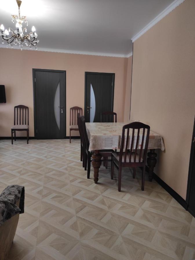 Hotel Гостевой Дом Лума Sukhumi Esterno foto