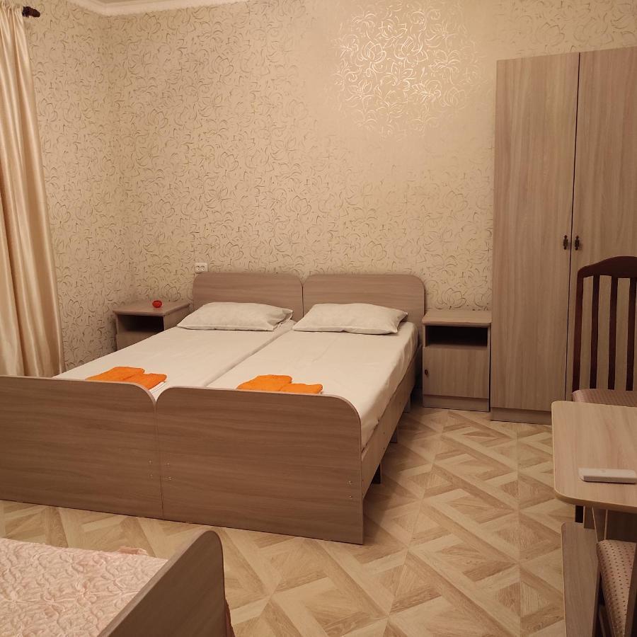 Hotel Гостевой Дом Лума Sukhumi Esterno foto