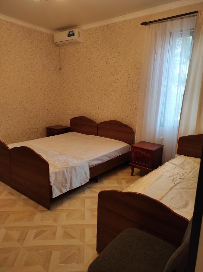 Hotel Гостевой Дом Лума Sukhumi Esterno foto